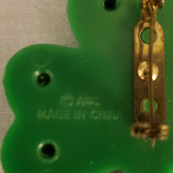 Happy St. Patrick's Day Pin - Picture 4 of 7